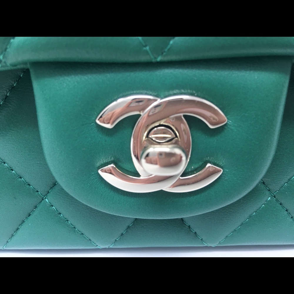 SOLD❤️22A Chanel emerald green top handle mini LGHW - Picture 8 of 16